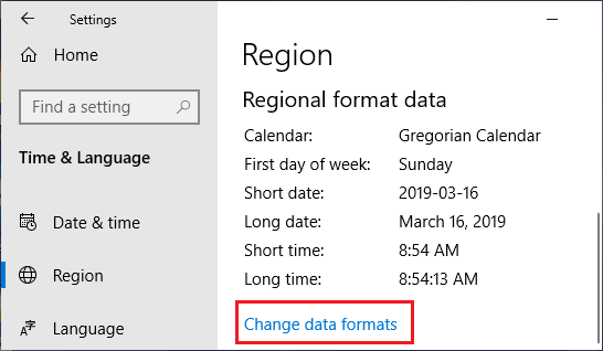 Опция «Изменить форматы данных» на экране «Время и язык Windows»
